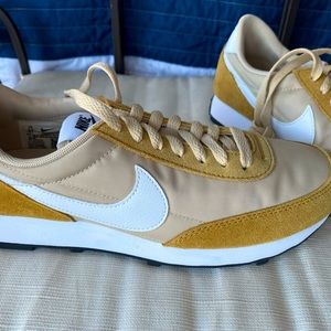 NWOT Nike Women's DBreak Shoes Sz. 7.5